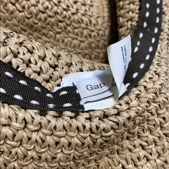 GAP Floppy Beach Hat - Picture 2 of 4